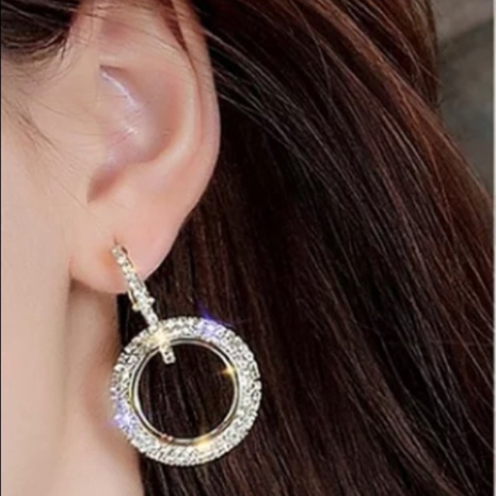 ✨Sparkling Silver Plated Drops✨ - Picture 1 of 5